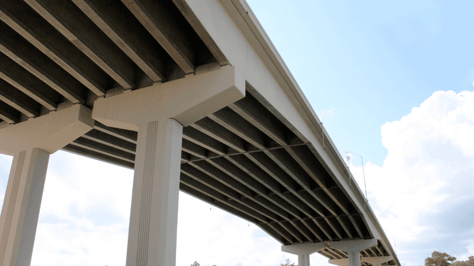 ساخت پل بتنی در گیلان